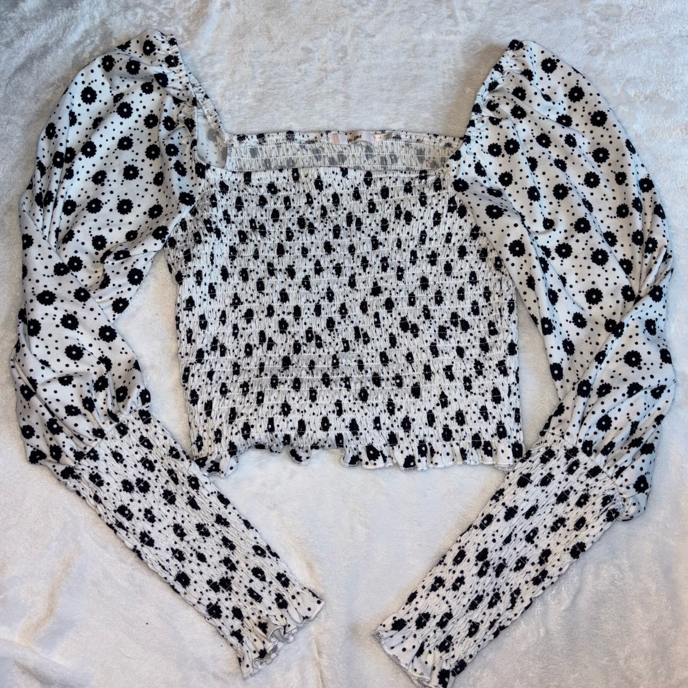 Francesca’s Melah Daisy Smocked Black & White Women's Top 🌼